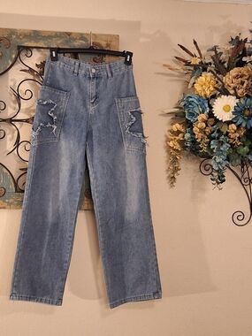 Women's Boyfriend High Rise Wide Leg Jeans W/Star Wide Pockets. Size M/L